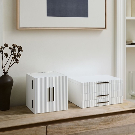 Jewellery boxes and stands 2025